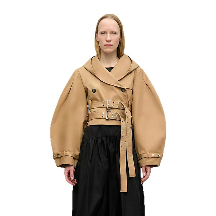 Damernas designerjacka med korsad stängning och extravaganta ärmar Mirla-Eva Jonsson