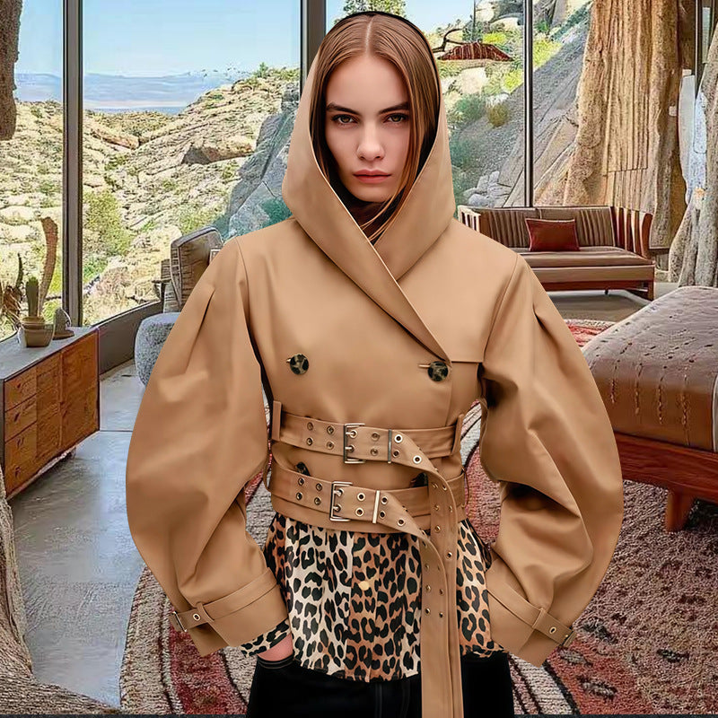 Damernas designerjacka med korsad stängning och extravaganta ärmar Mirla-Eva Jonsson