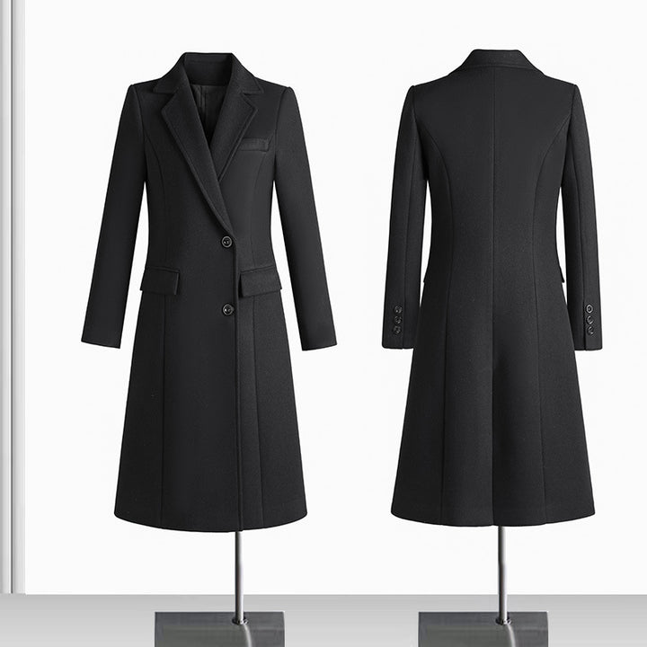 Damernas elegant långa blazer med smal siluett och klassiska detaljer Mirla-Eva Jonsson