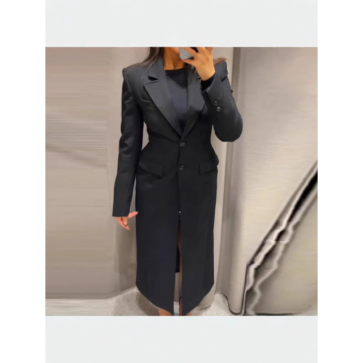 Damernas elegant långa blazer med smal siluett och klassiska detaljer Mirla-Eva Jonsson