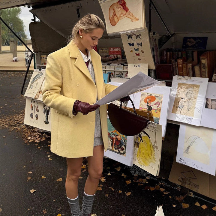 Damernas elegant oversized ullkappa med dubbel knapprad och praktiska fickor Mirla-Eva Jonsson