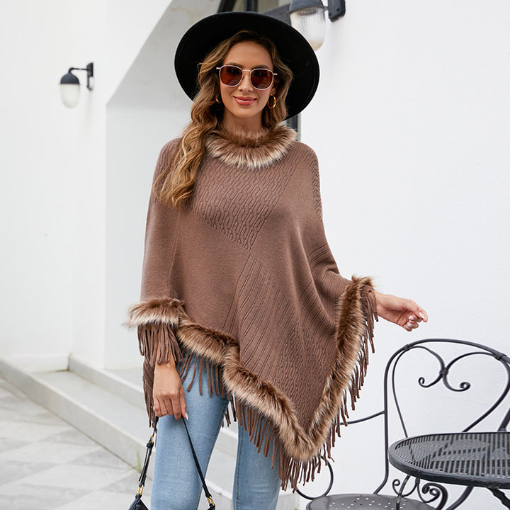 Damernas elegant poncho med lyxig fuskpälskrage och dekadenta fransar Mirla-Eva Jonsson