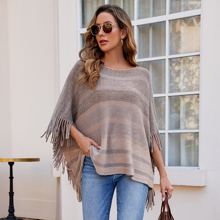 Damernas elegant poncho med strukturerad design och fransiga detaljer Mirla-Eva Jonsson