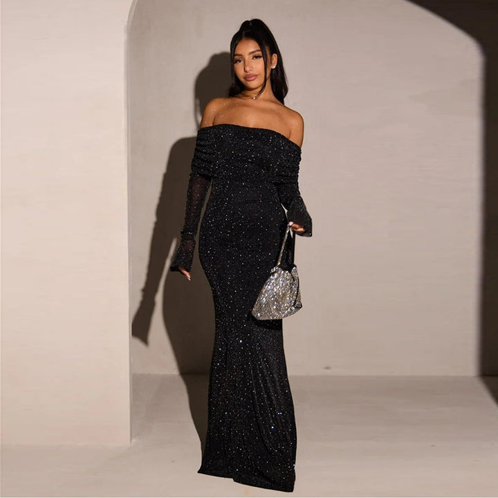 Damernas elegant strapless maxiklänning med glittrande detaljer Mirla-Eva Jonsson