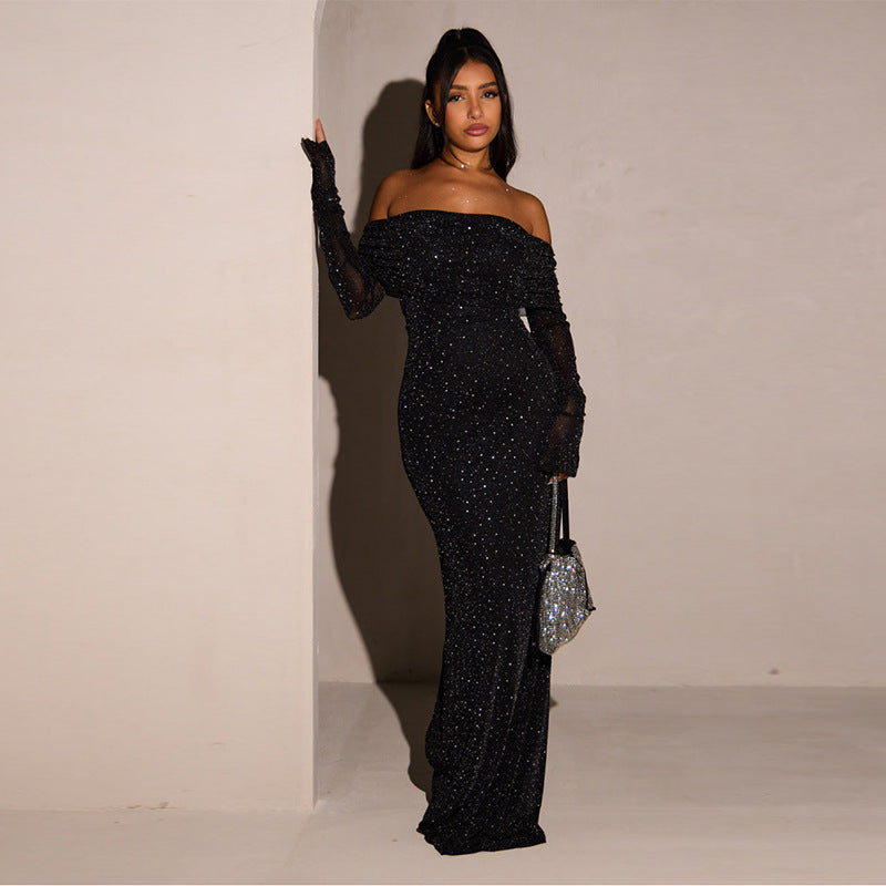 Damernas elegant strapless maxiklänning med glittrande detaljer Mirla-Eva Jonsson
