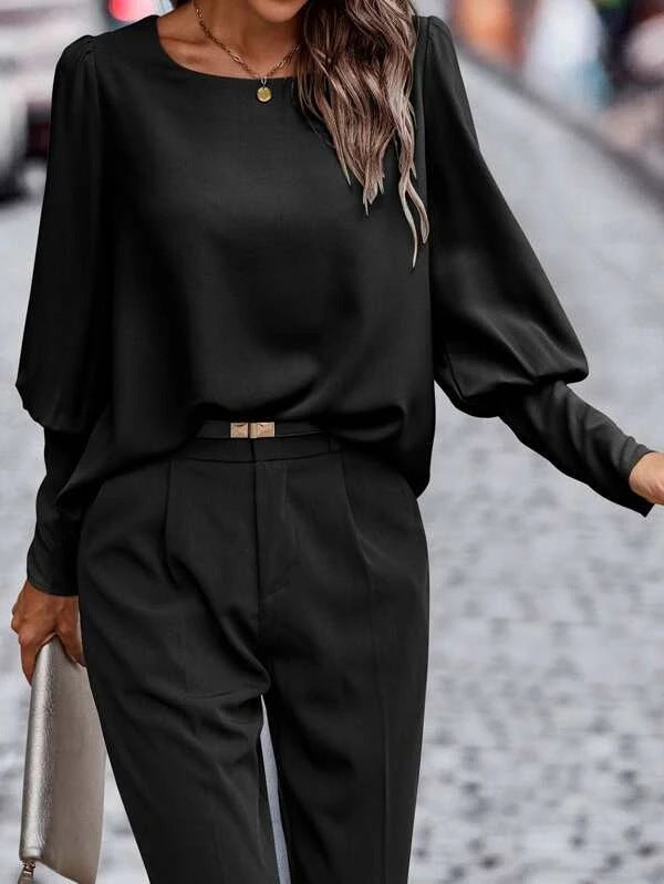 Damernas elegant topp med puffärmar och mjuk skärning Mirla-Eva Jonsson