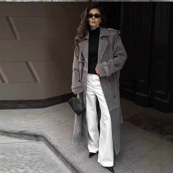 Damernas elegant trenchcoat med midjeband och trendiga detaljer Mirla-Eva Jonsson