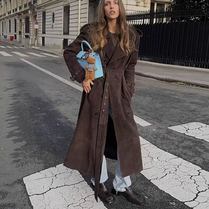 Damernas elegant trenchcoat med midjeband och trendiga detaljer Mirla-Eva Jonsson