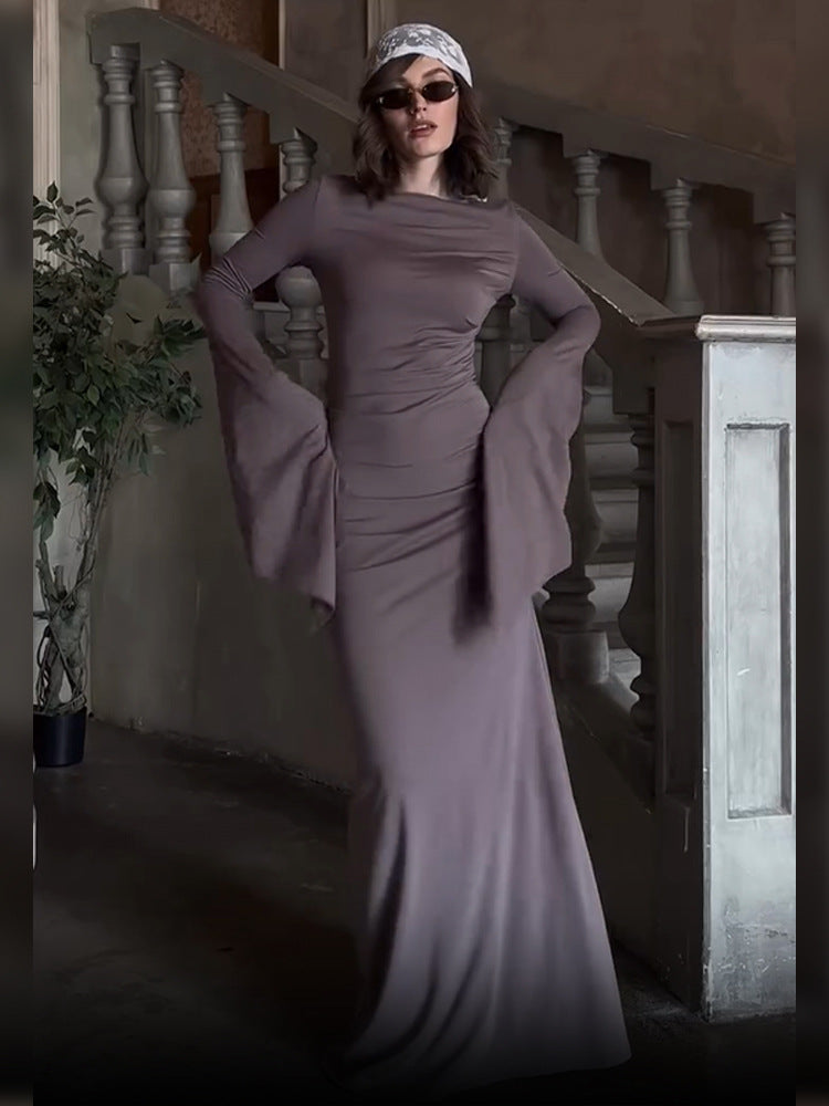 Damernas eleganta Maxi-klänning med svängande ärmar och raffinerad drapering Mirla-Eva Jonsson