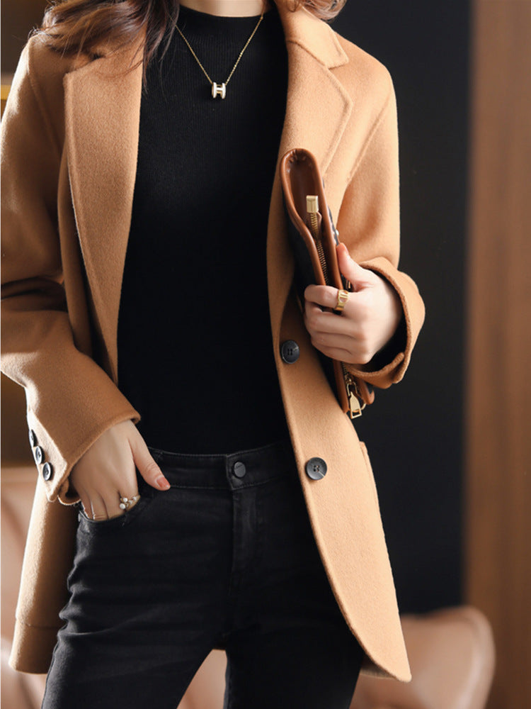 Damernas eleganta blazer i minimalistisk stil Mirla-Eva Jonsson