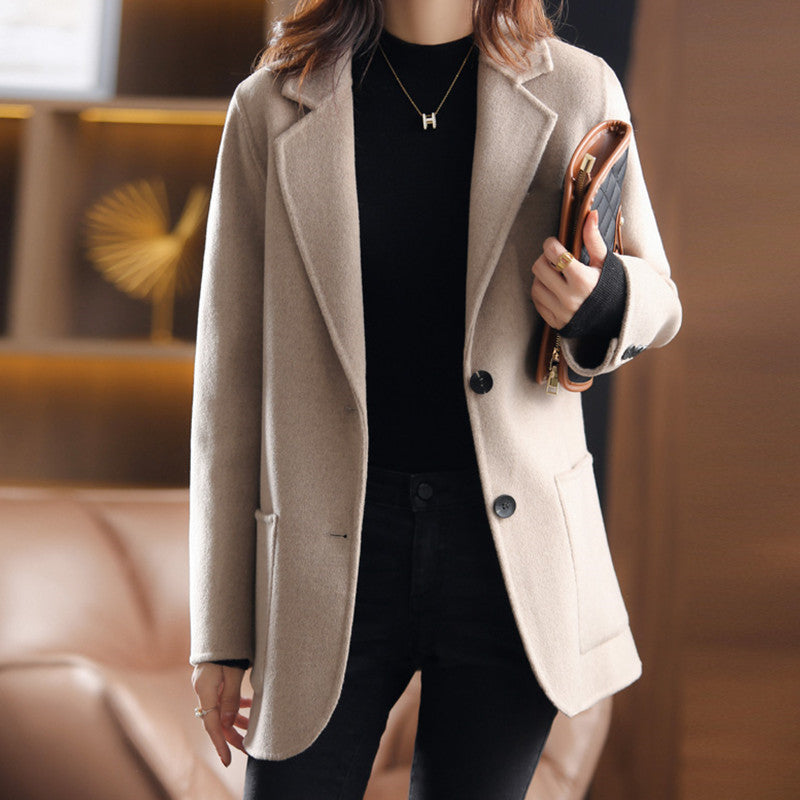 Damernas eleganta blazer i minimalistisk stil Mirla-Eva Jonsson
