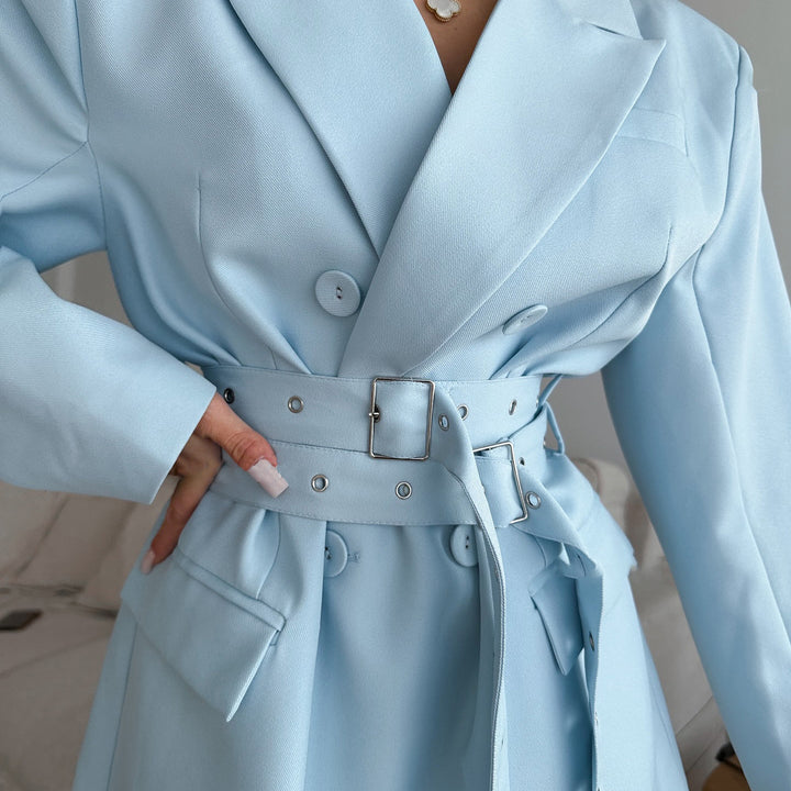 Damernas eleganta blazer med figursydd skärning och kontrastbälte Mirla-Eva Jonsson