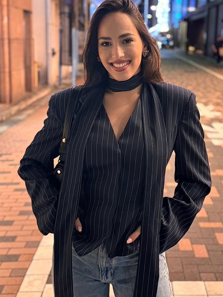 Damernas eleganta blazer med snygg knytbälte Mirla-Eva Jonsson