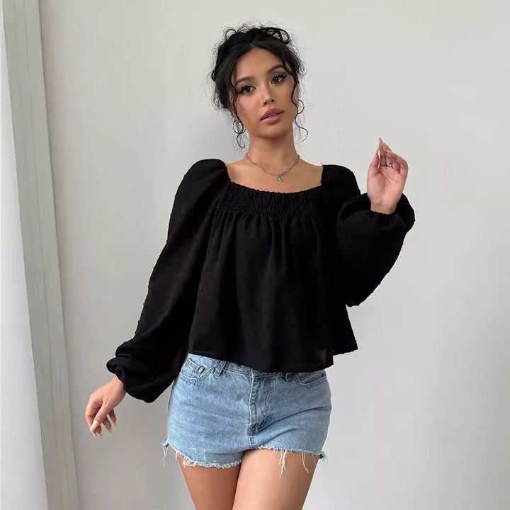 Damernas eleganta blus med luftiga puffärmar och texturerad yta Mirla-Eva Jonsson
