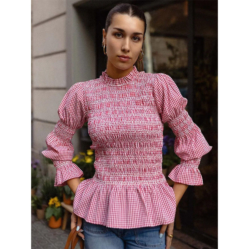 Damernas eleganta blus med volangdetaljer och smock-effekt Mirla-Eva Jonsson