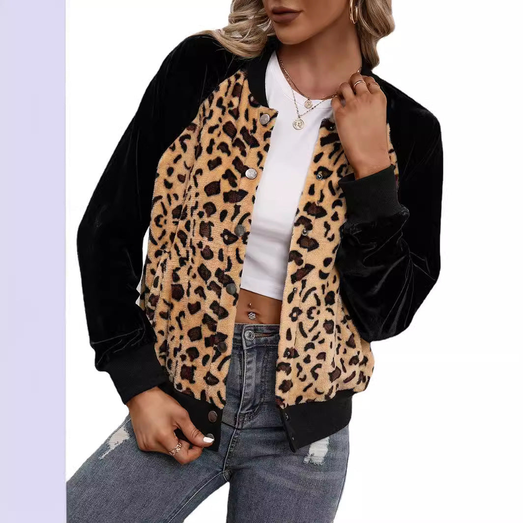 Damernas eleganta bomberjacka med leopardmönster och sammetdetaljer Eva Jonsson-Eva Jonsson