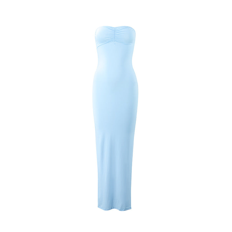 Damernas eleganta brudklänning med strapless design och flödande tyg Mirla-Eva Jonsson