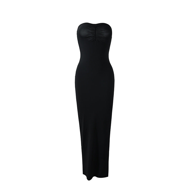 Damernas eleganta brudklänning med strapless design och flödande tyg Mirla-Eva Jonsson