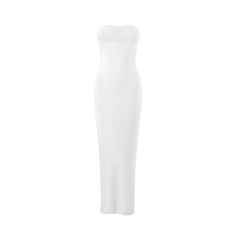 Damernas eleganta brudklänning med strapless design och flödande tyg Mirla-Eva Jonsson