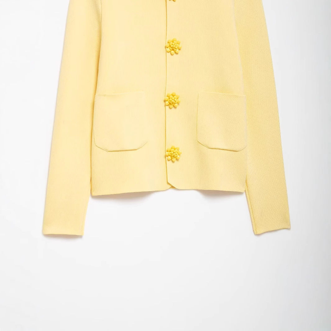 Damernas eleganta cardigan med dekorativa knappar Mirla-Eva Jonsson