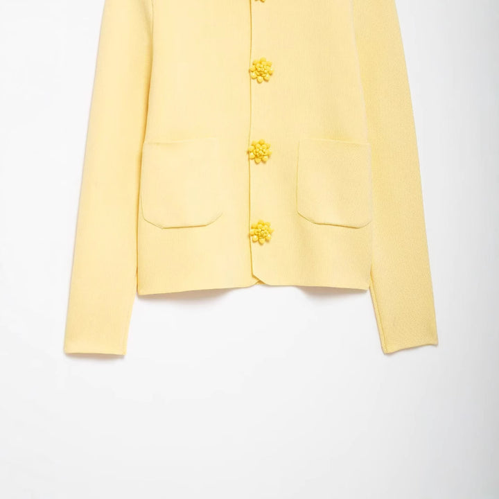 Damernas eleganta cardigan med dekorativa knappar Mirla-Eva Jonsson