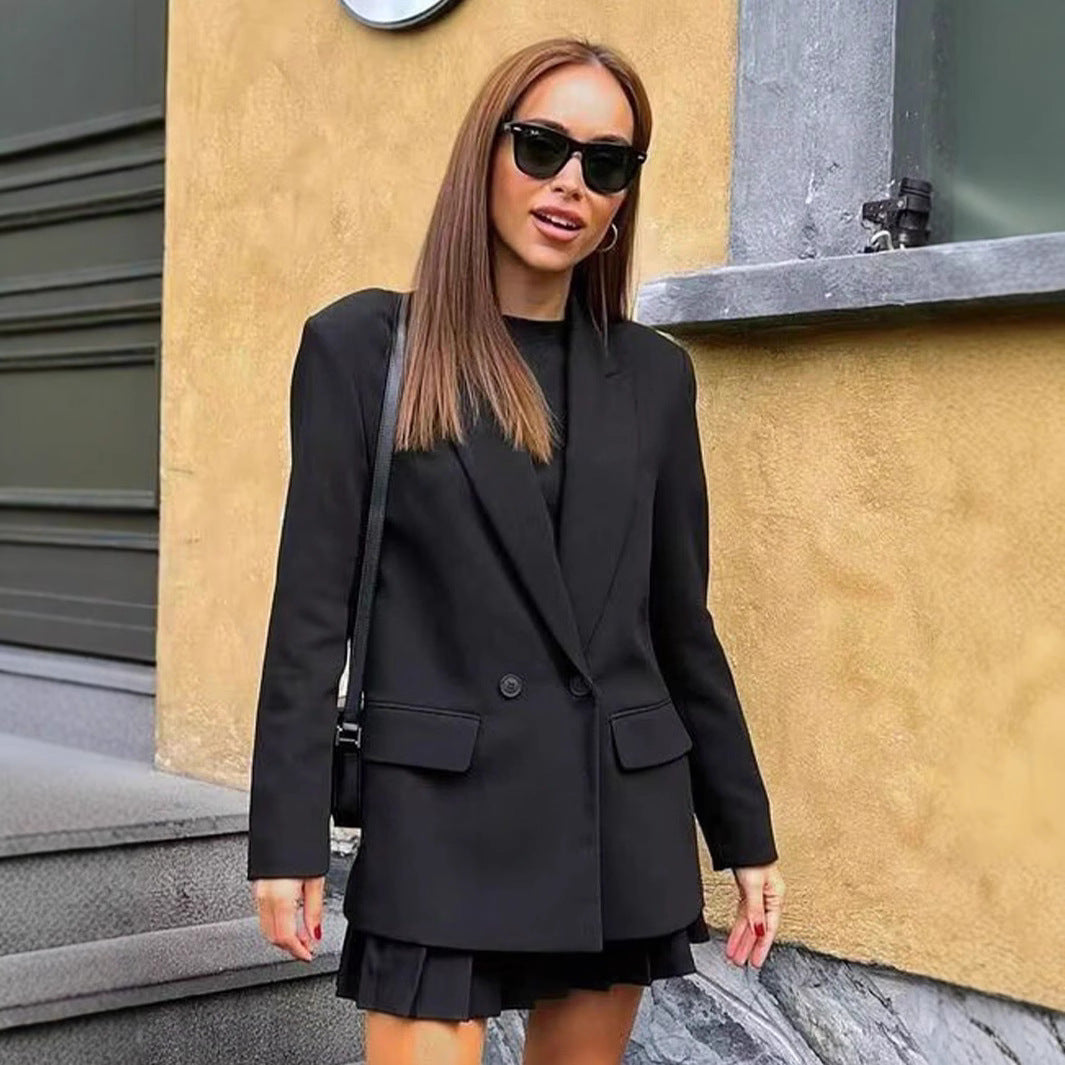 Damernas eleganta dubbelknäppt blazerjacka med stilren skärning Mirla-Eva Jonsson