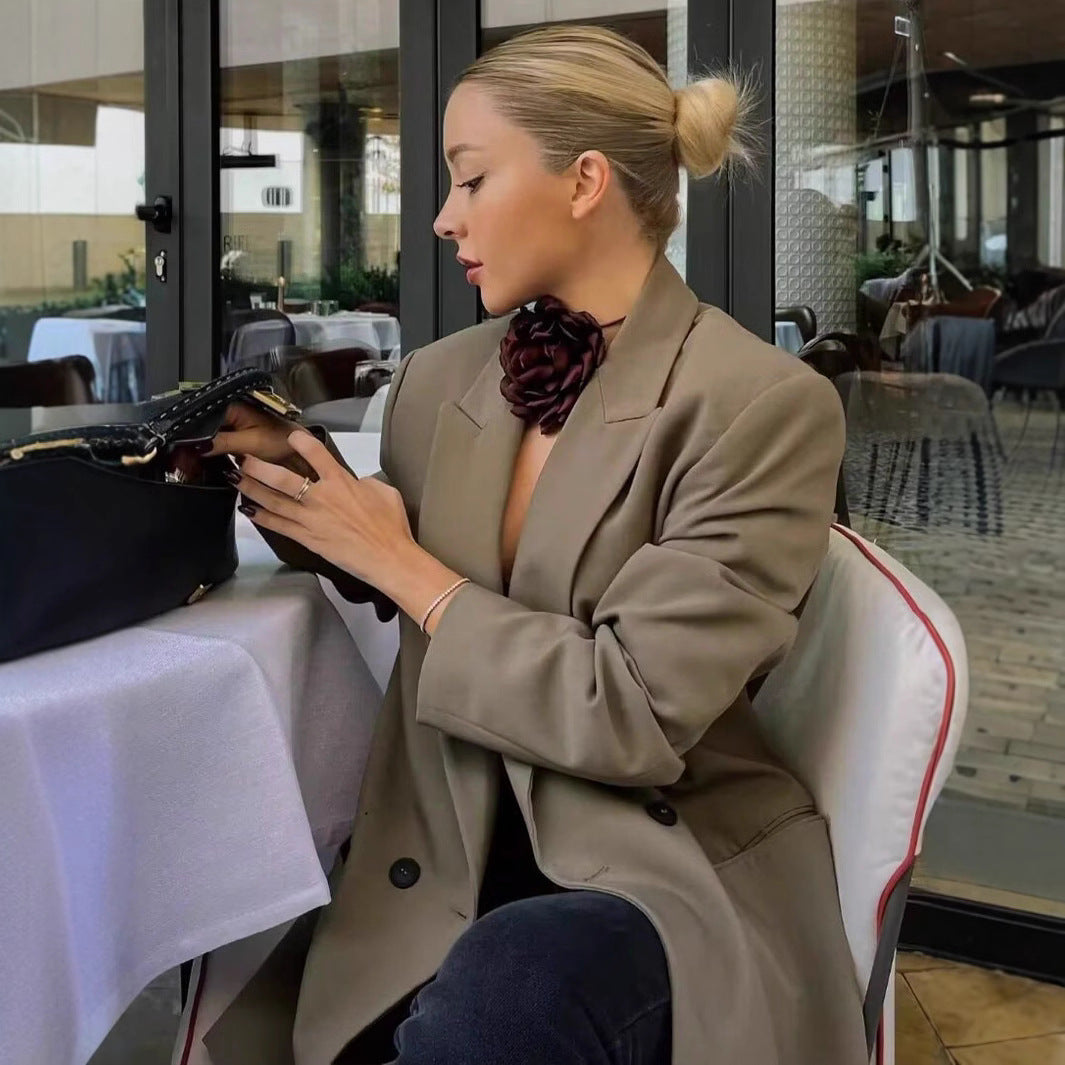 Damernas eleganta dubbelknäppt blazerjacka med stilren skärning Mirla-Eva Jonsson