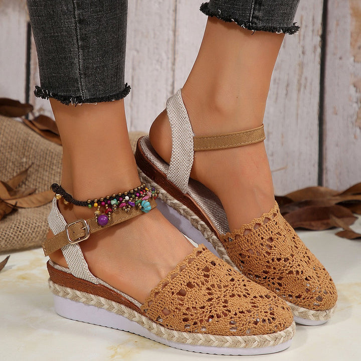 Damernas eleganta espadriller med handgjord virkad design och justerbart vristband Mirla-Eva Jonsson