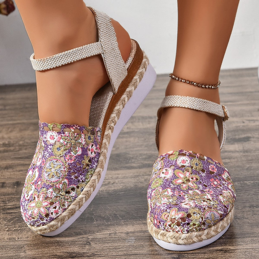 Damernas eleganta espadriller med handgjord virkad design och justerbart vristband Mirla-Eva Jonsson