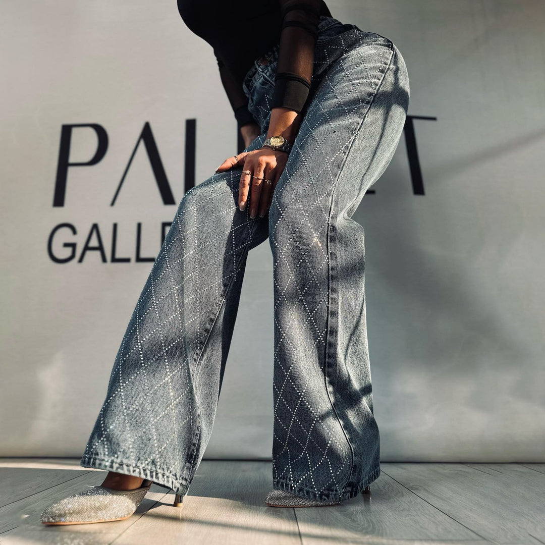 Damernas eleganta högmidjade bootcut-jeans med glittrande strass Mirla-Eva Jonsson