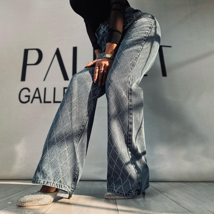 Damernas eleganta högmidjade bootcut-jeans med glittrande strass Mirla-Eva Jonsson