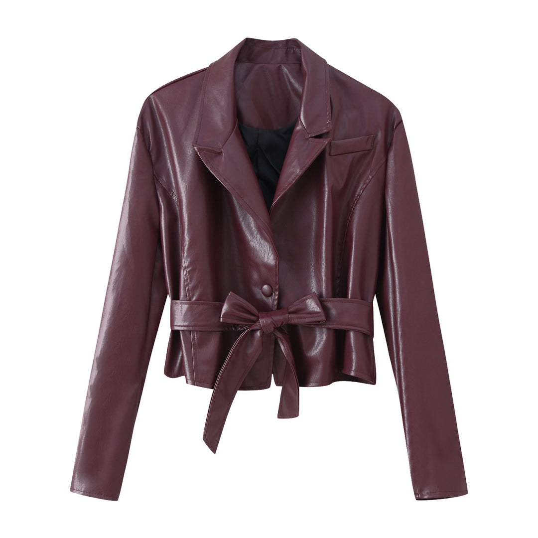 Damernas eleganta konstläderjacka med figursydd passform och knytbälte Mirla-Eva Jonsson