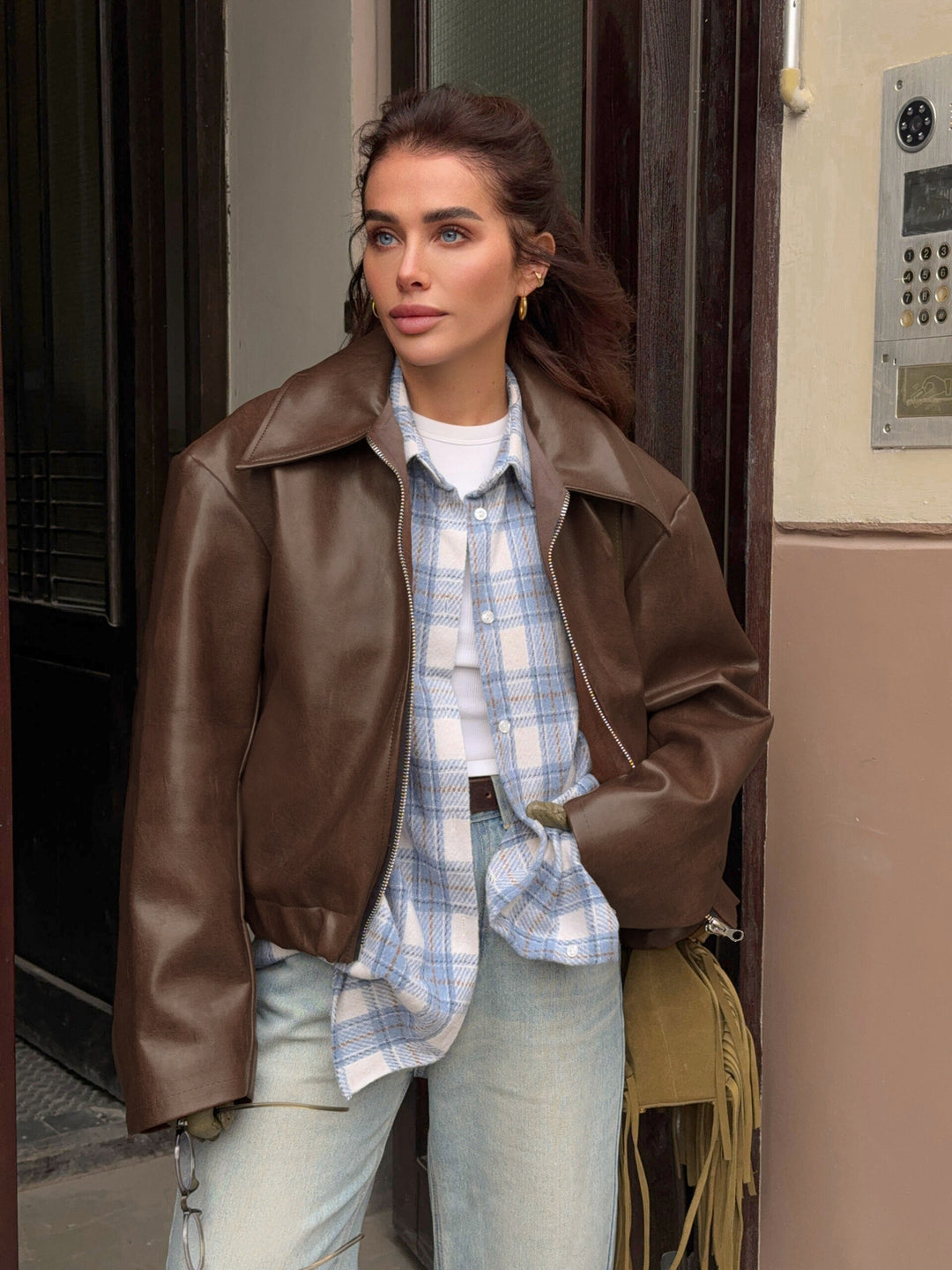 Damernas eleganta konstläderjacka med oversized skärning Mirla-Eva Jonsson