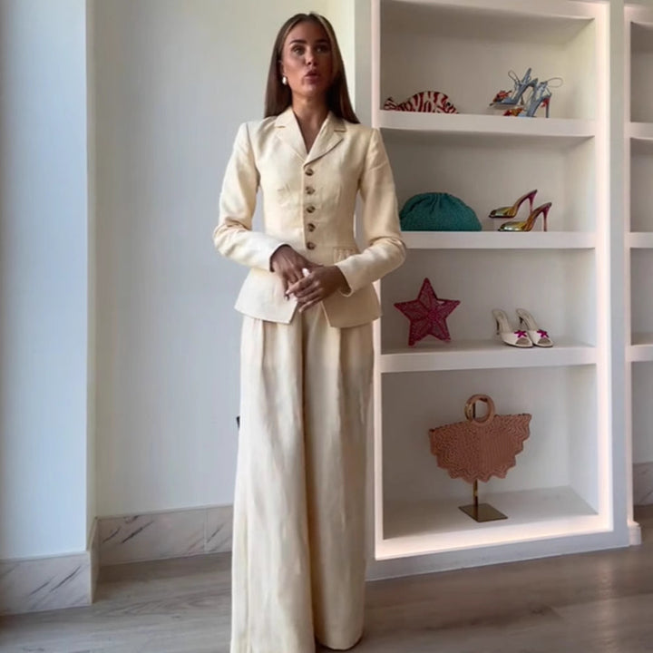 Damernas eleganta kostym-set med figursydd jacka och vida byxor Mirla-Eva Jonsson