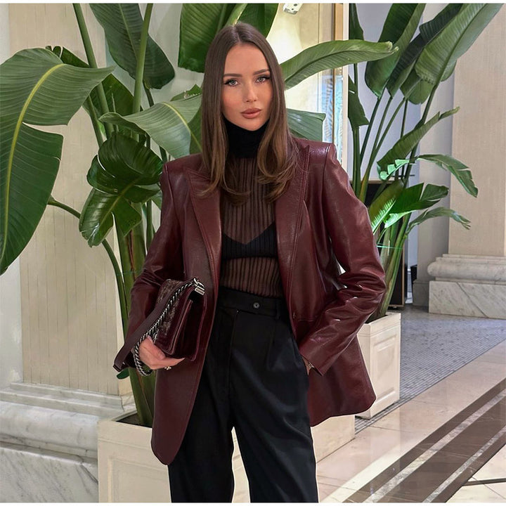 Damernas eleganta läderjacka med figursydd design Mirla-Eva Jonsson