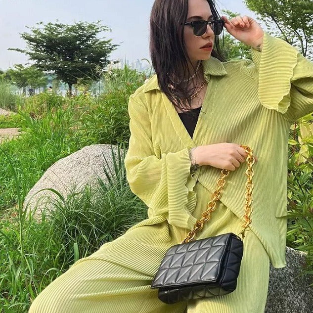 Damernas eleganta lounge-set gjort av mjuka veck Mirla-Eva Jonsson