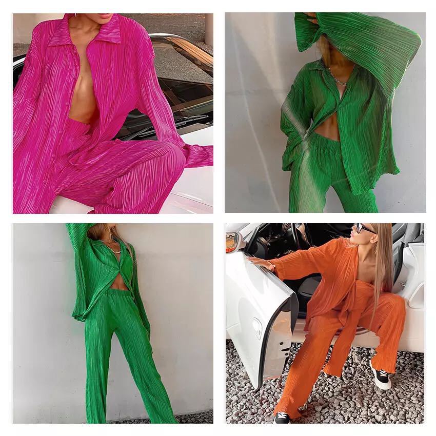 Damernas eleganta lounge-set gjort av mjuka veck Mirla-Eva Jonsson