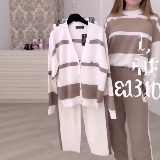 Damernas eleganta lounge set med knappframsida och randiga detaljer Mirla-Eva Jonsson