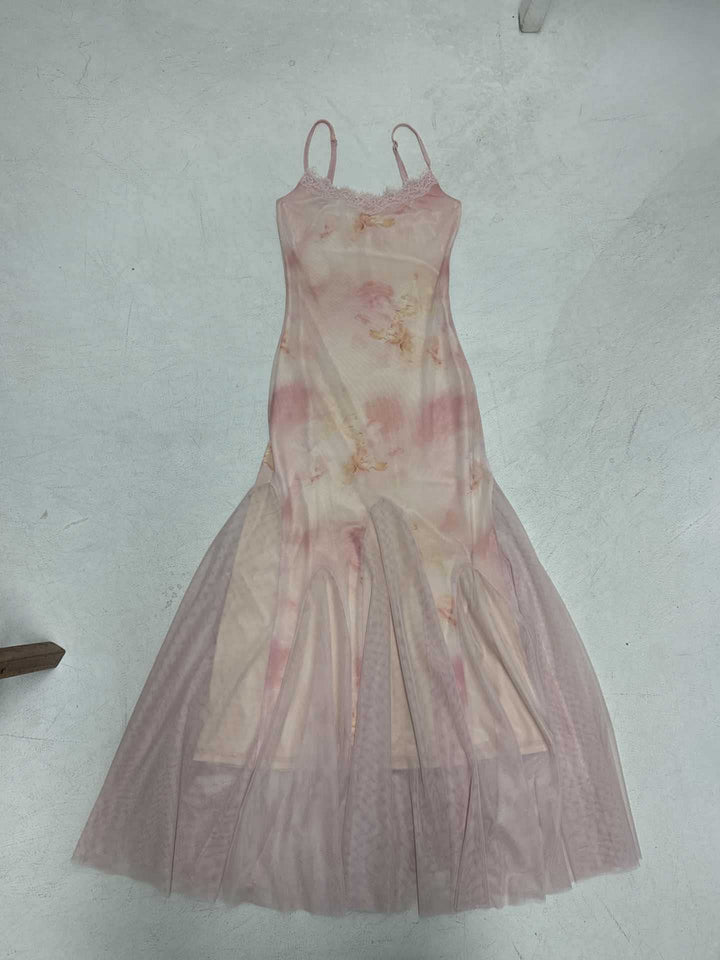 Damernas eleganta maxiklänning i transparent spets och blommönster Mirla-Eva Jonsson