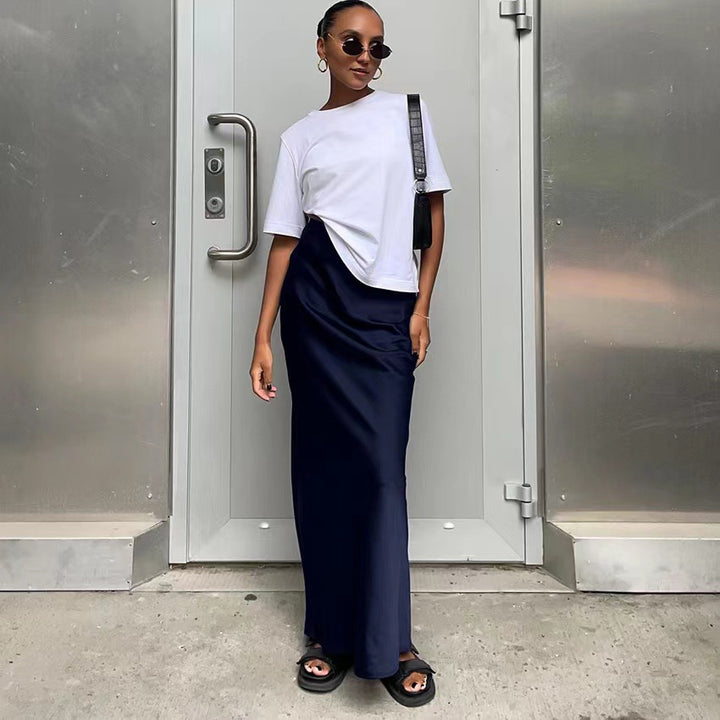 Damernas eleganta maxiklänning med asymmetrisk skärning och dekorativt överkast Eva Jonsson-Eva Jonsson