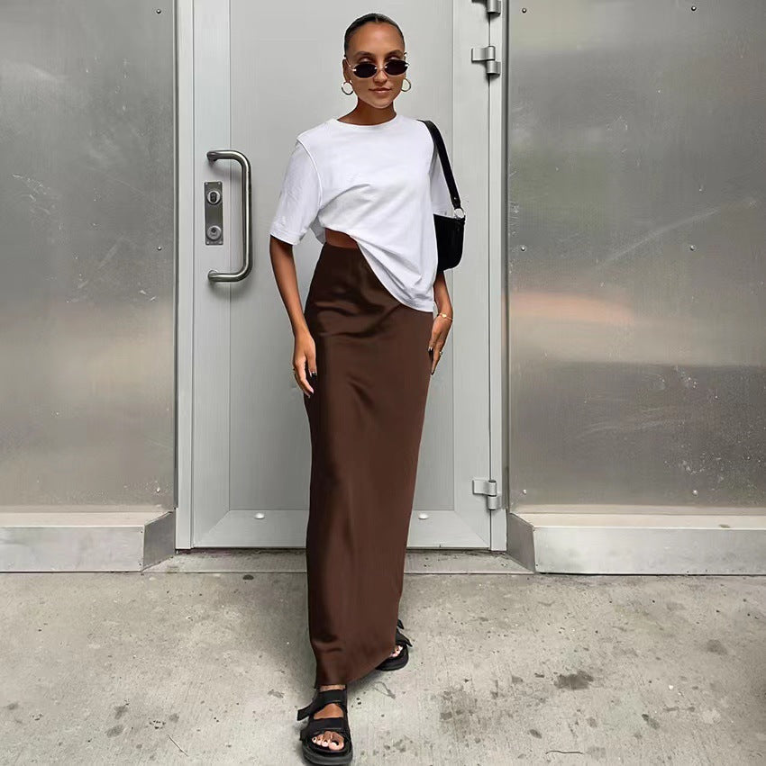 Damernas eleganta maxiklänning med asymmetrisk skärning och dekorativt överkast Eva Jonsson-Eva Jonsson