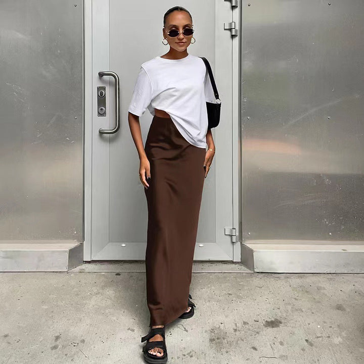 Damernas eleganta maxiklänning med asymmetrisk skärning och dekorativt överkast Eva Jonsson-Eva Jonsson