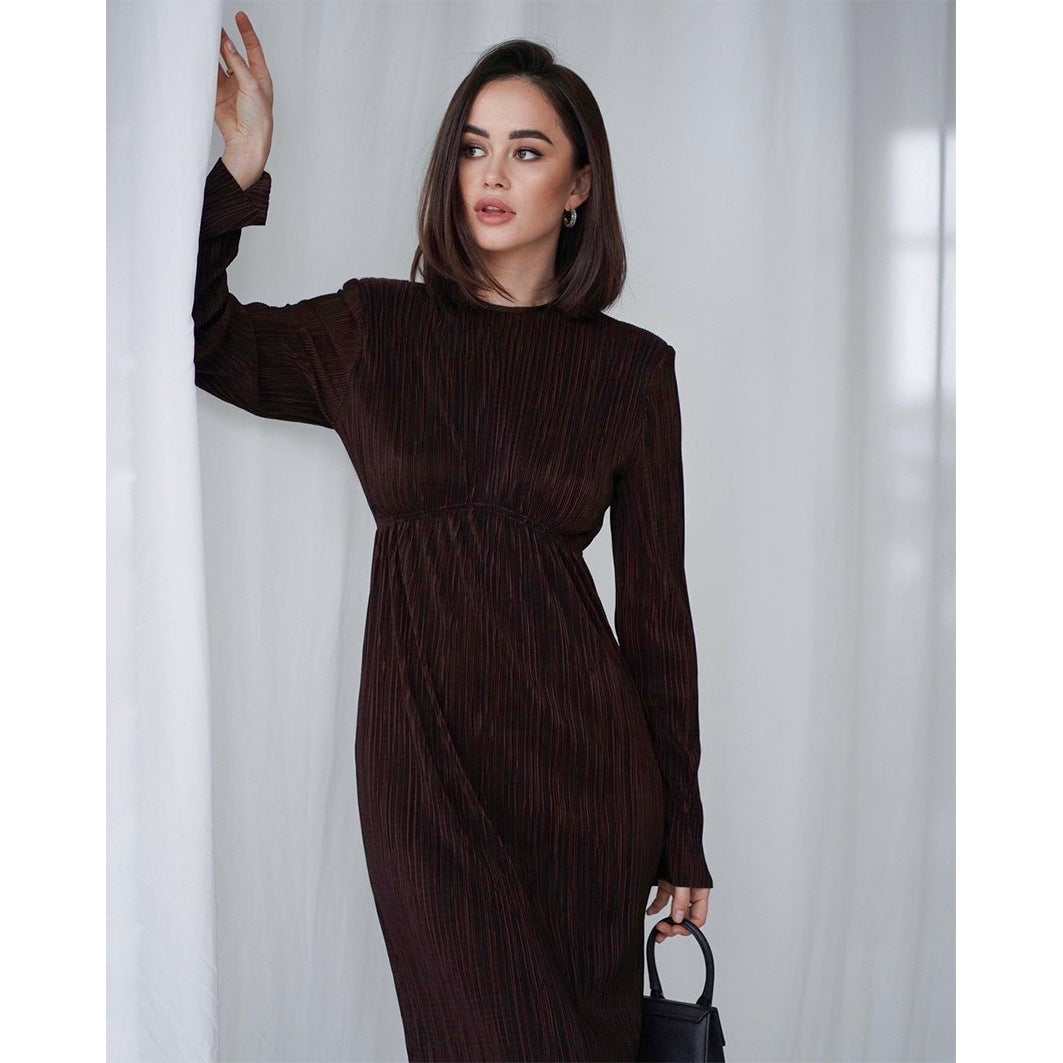 Damernas eleganta maxiklänning med raffinerade ärmar och fin ribbdesign Mirla-Eva Jonsson