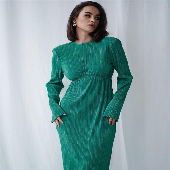 Damernas eleganta maxiklänning med raffinerade ärmar och fin ribbdesign Mirla-Eva Jonsson