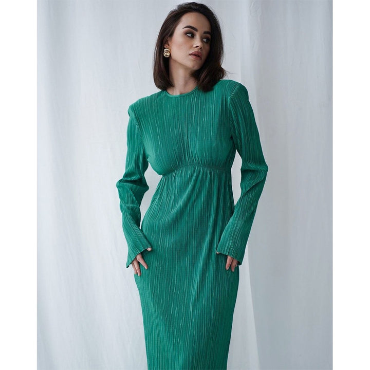 Damernas eleganta maxiklänning med raffinerade ärmar och fin ribbdesign Mirla-Eva Jonsson