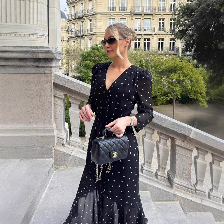 Damernas eleganta maxiklänning med transparenta prickar och volangkant Mirla-Eva Jonsson