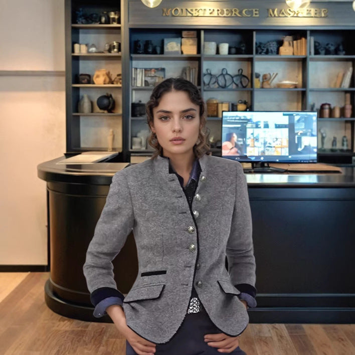 Damernas eleganta och moderna ulljacka Mirla-Eva Jonsson