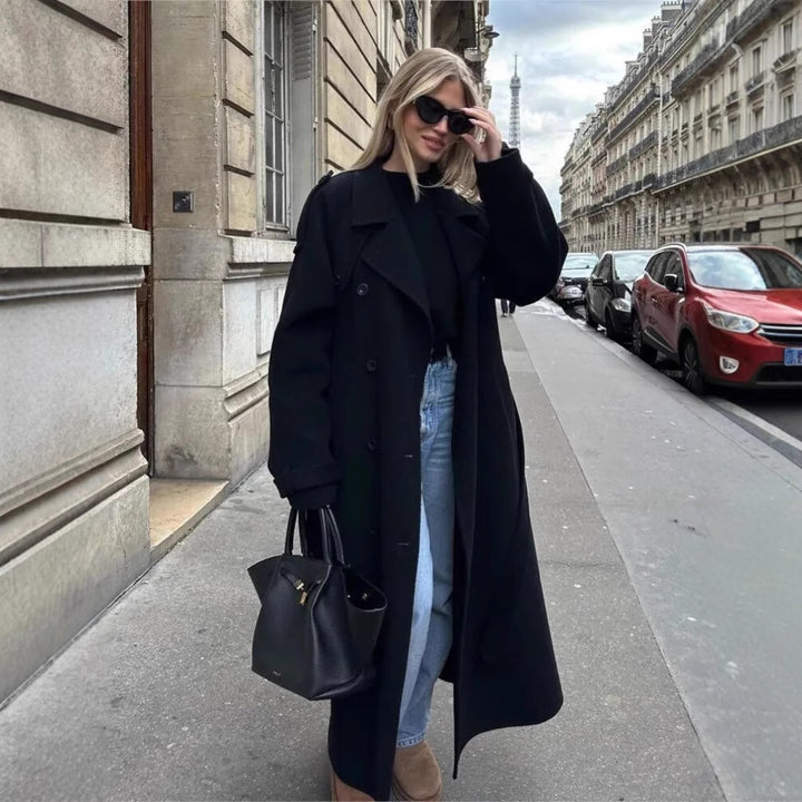 Damernas eleganta och stiliga trenchcoat med midjereglerande bälte Mirla-Eva Jonsson