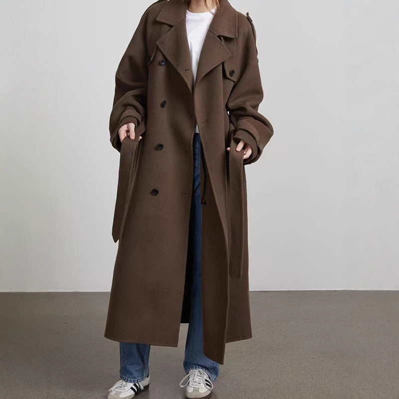 Damernas eleganta och stiliga trenchcoat med midjereglerande bälte Mirla-Eva Jonsson