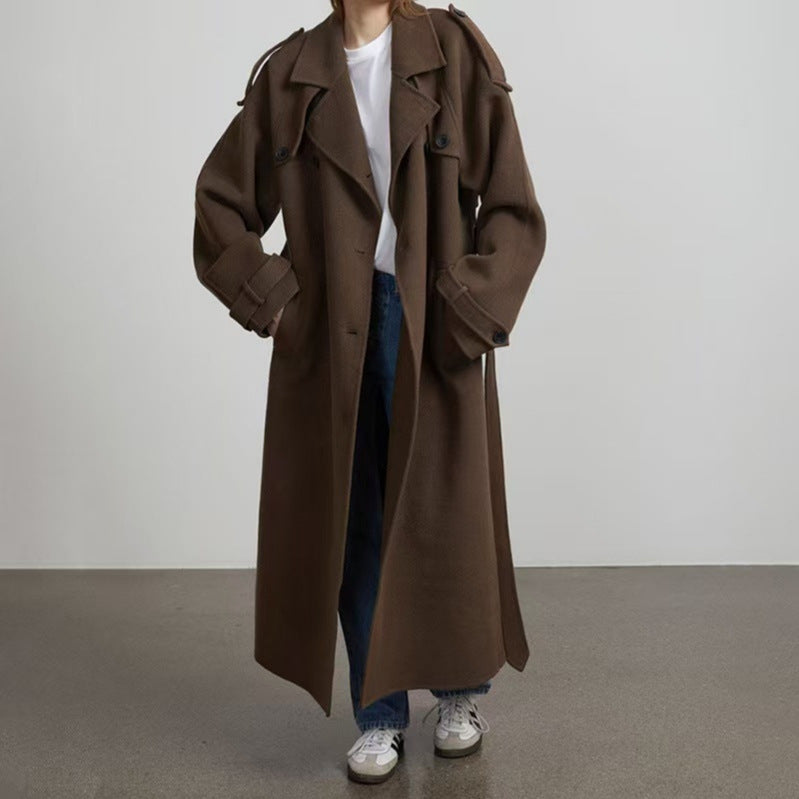Damernas eleganta och stiliga trenchcoat med midjereglerande bälte Mirla-Eva Jonsson